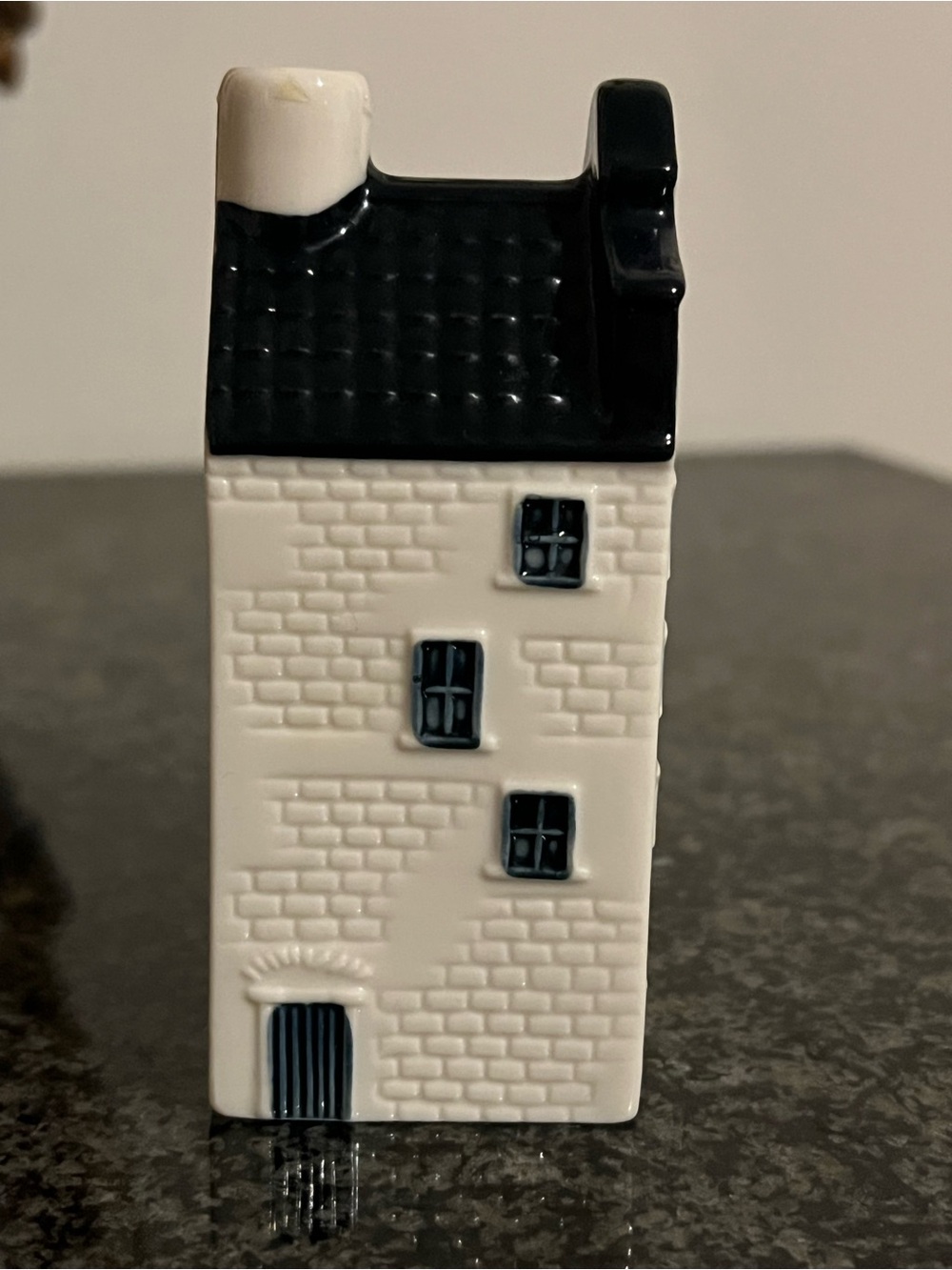 KLM Delft Blue House #33 - "Den Handtbooch" - Picture 2 of 8